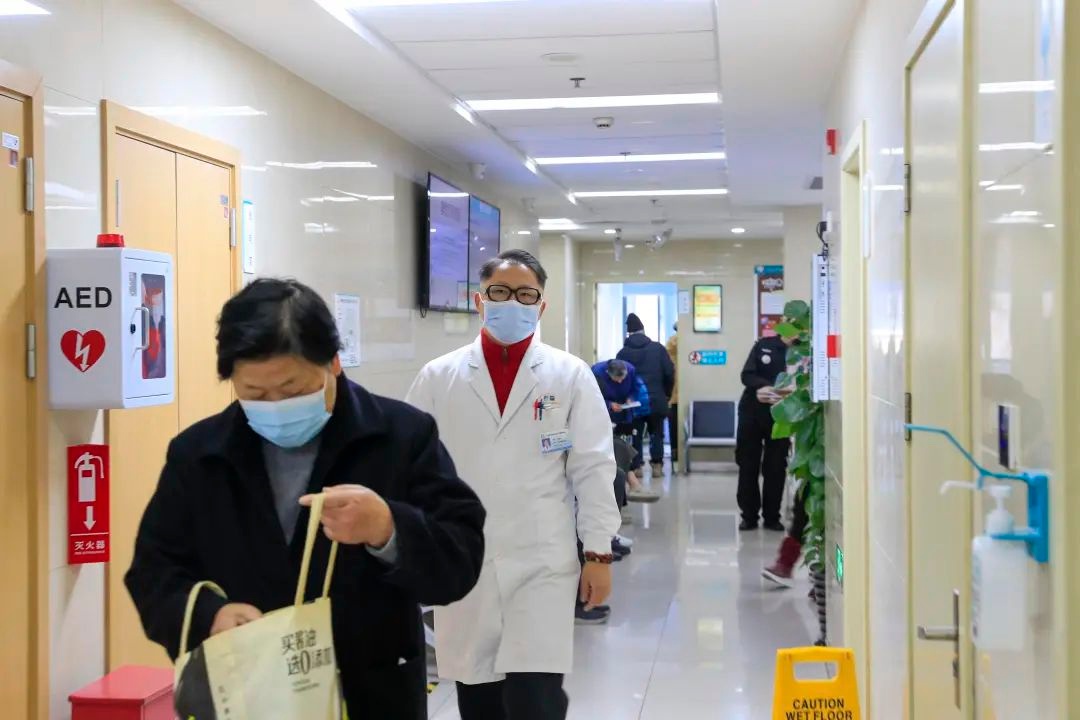 春节坚守!社区医护像家人,钱主任的坚守有多重要?  第8张