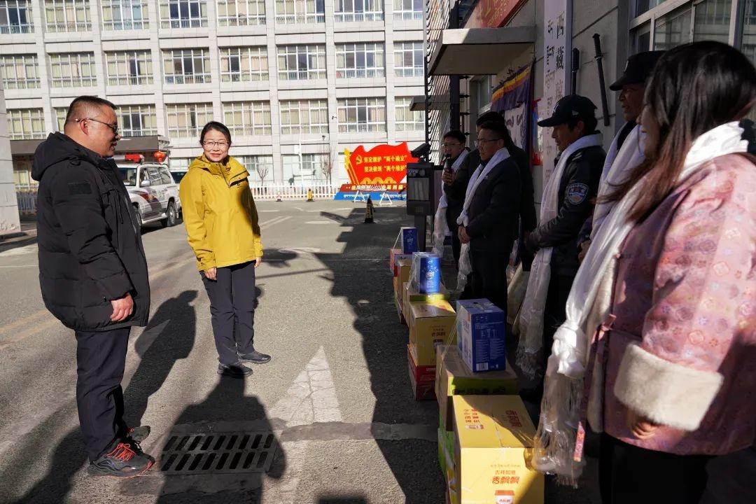 乙巳蛇年初一，县长慰问一线人员!背后深意是什么?  第2张