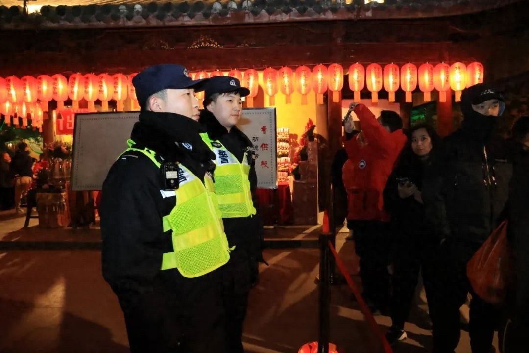蛇年新春，徐汇警方如何保障龙华古寺客流量安全?!  第1张