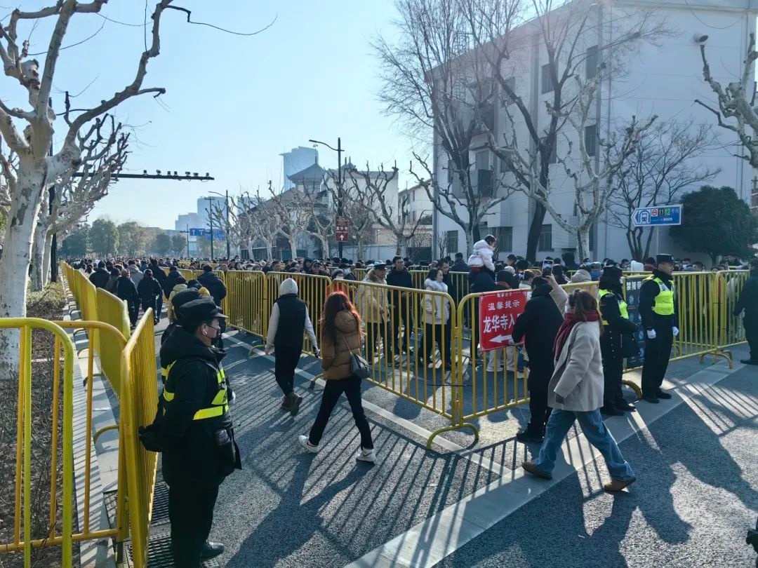 蛇年新春，徐汇警方如何保障龙华古寺客流量安全?!  第4张