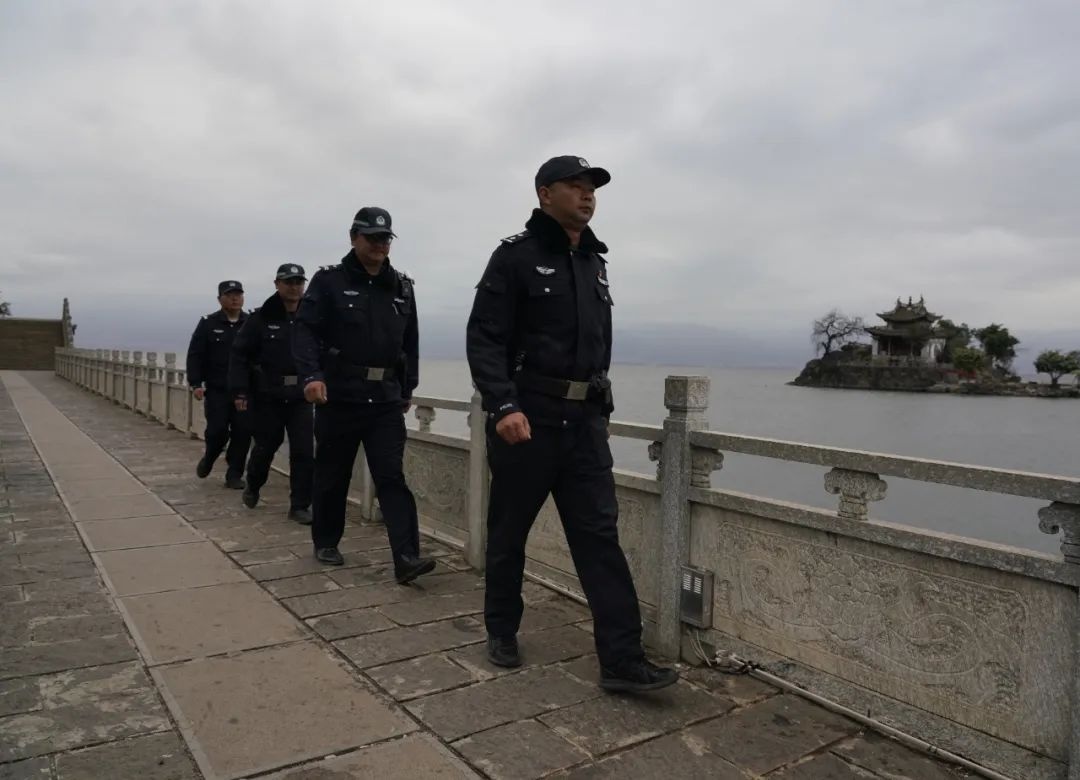 春节阖家欢聚，民警辅警为何却更忙碌？致敬守护平安的他们  第12张