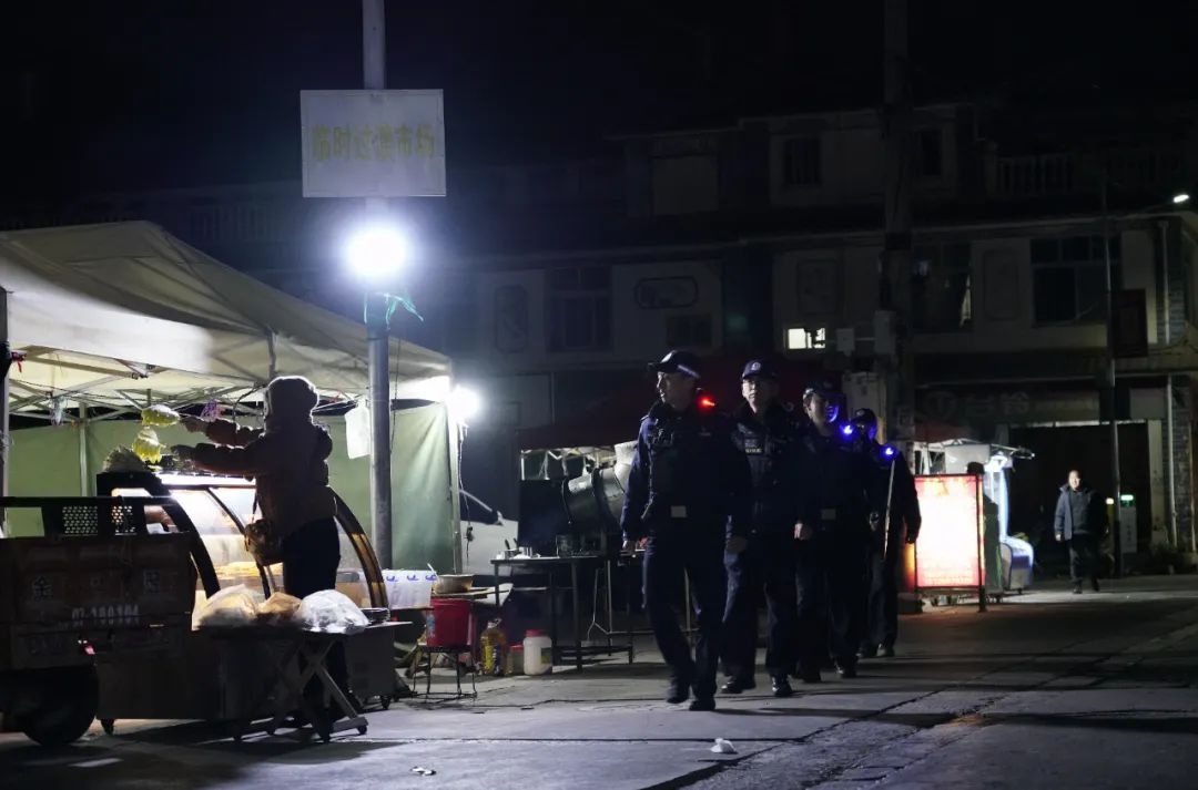 春节阖家欢聚，民警辅警为何却更忙碌？致敬守护平安的他们  第13张