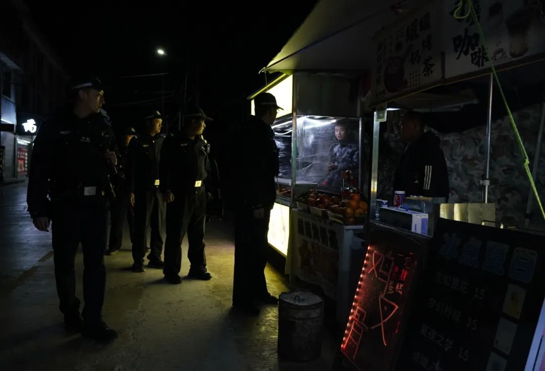 春节阖家欢聚，民警辅警为何却更忙碌？致敬守护平安的他们  第14张