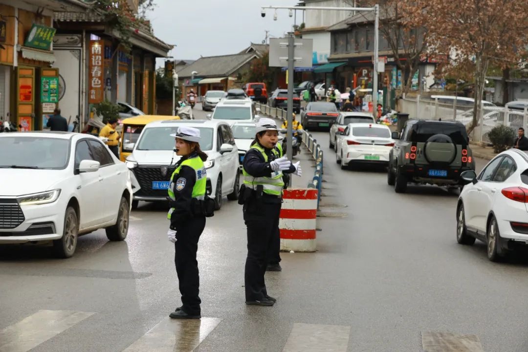 春节阖家欢聚，民警辅警为何却更忙碌？致敬守护平安的他们  第4张