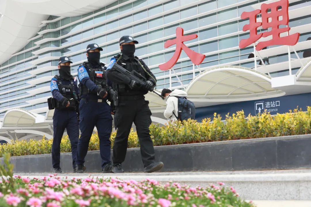 春节阖家欢聚，民警辅警为何却更忙碌？致敬守护平安的他们  第5张