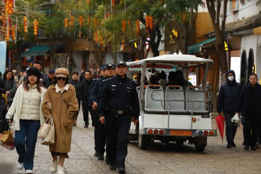 春节阖家欢聚，民警辅警为何却更忙碌？致敬守护平安的他们  第10张