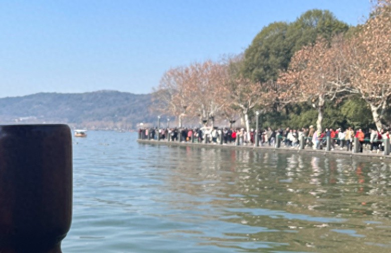 蛇年第一天，杭州阳光普照，15℃的温暖你抓住了吗？