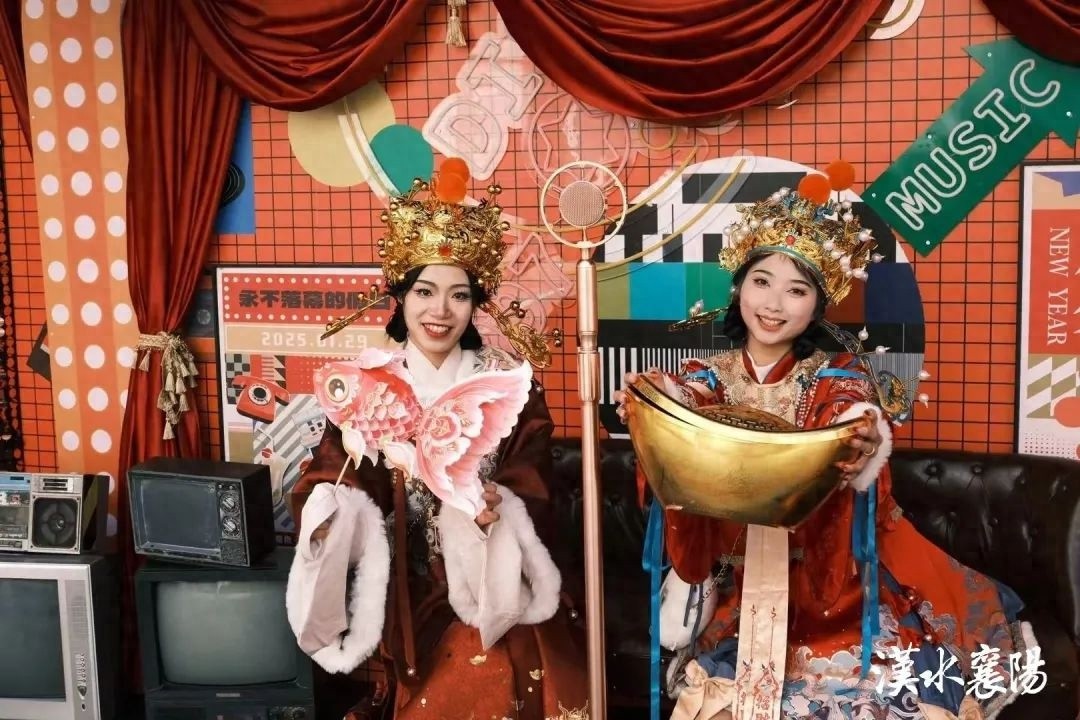 襄阳华侨城奇幻谷大年初一的她太惹眼！竟是专职演员？  第1张