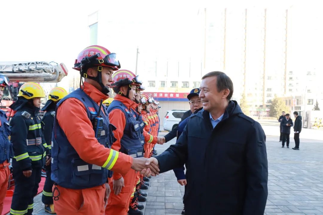 叶尔波力·孜汗春节慰问坚守岗位者! 背后有何深意?  第2张