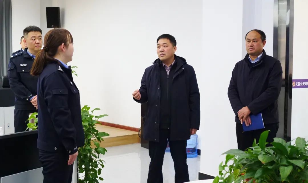 大年初一县领导慰问值班人员！背后深意是什么呢?  第2张