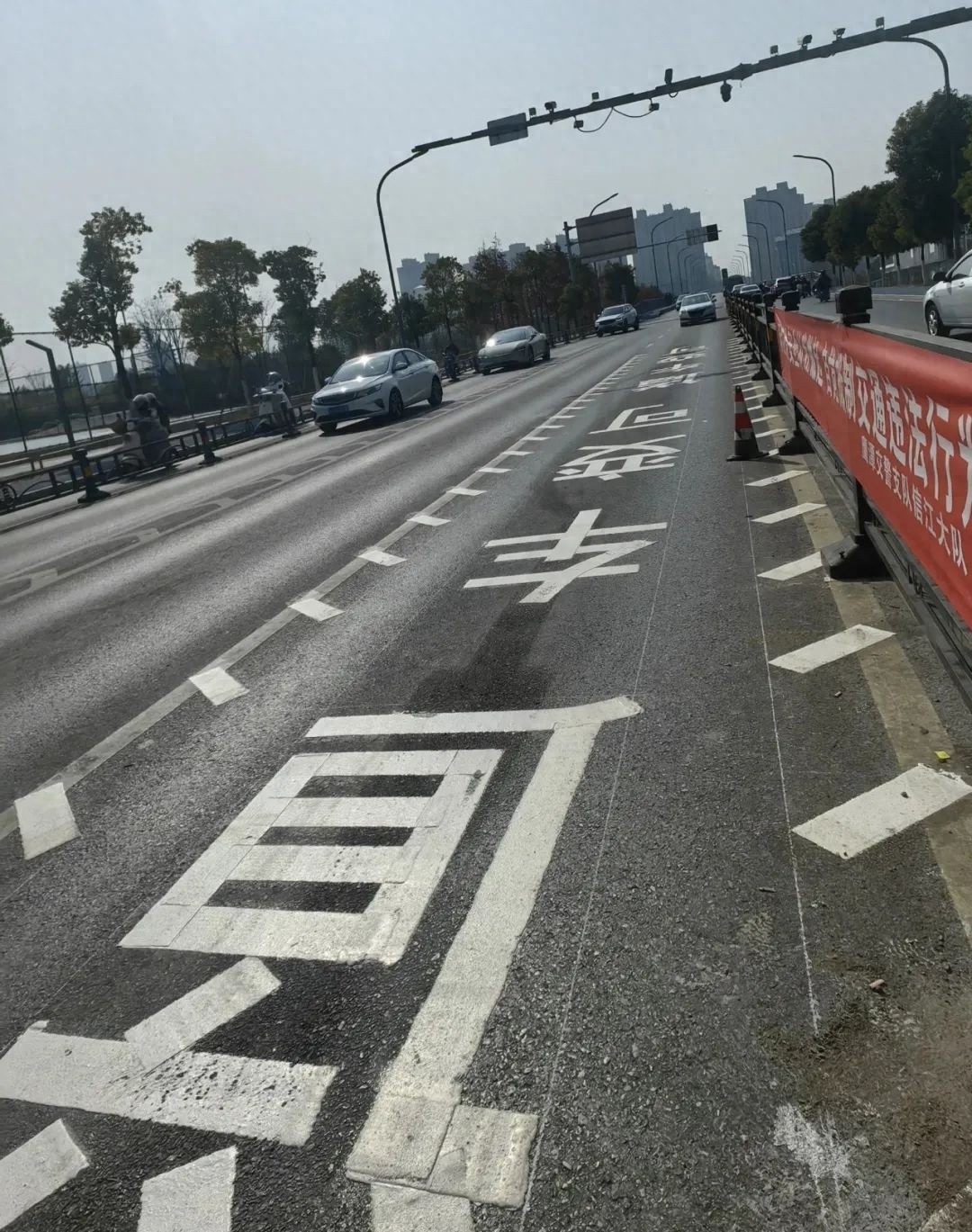 鹰潭大桥天虹桥头新锯齿车道! 你知道咋走吗?