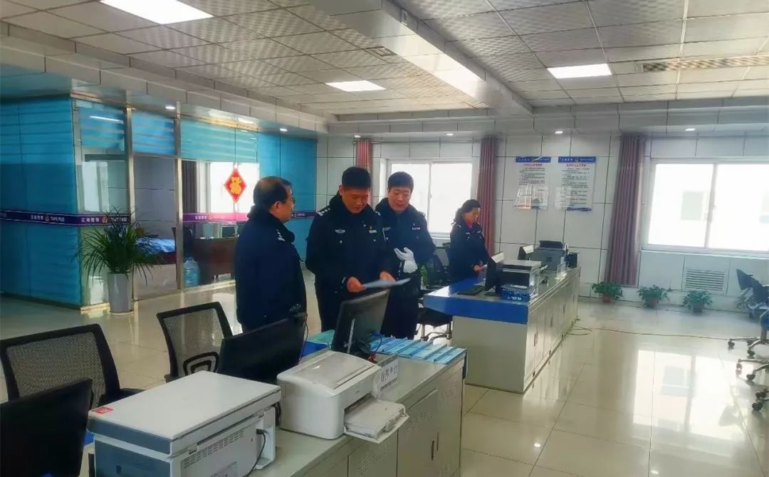 原平市交警春节坚守岗位!大年初一他们都做了啥? 第2张 原平市交警春节坚守岗位!大年初一他们都做了啥? 第2张