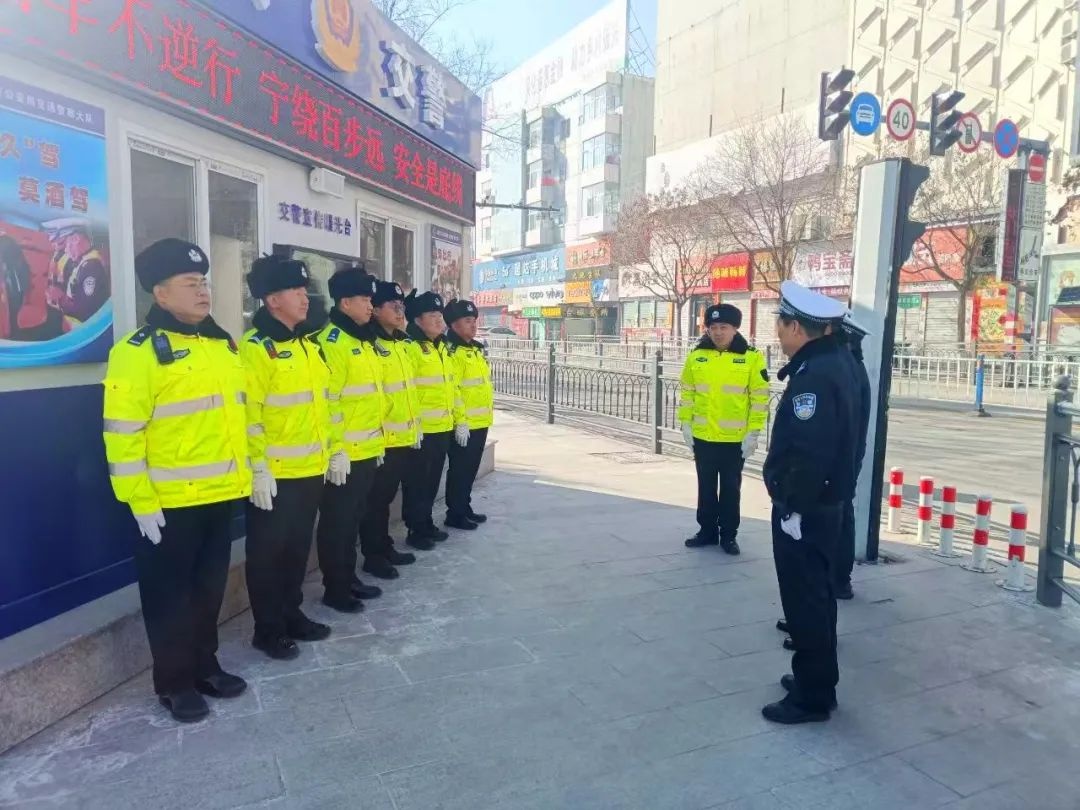原平市交警春节坚守岗位!大年初一他们都做了啥? 第4张 原平市交警春节坚守岗位!大年初一他们都做了啥? 第4张