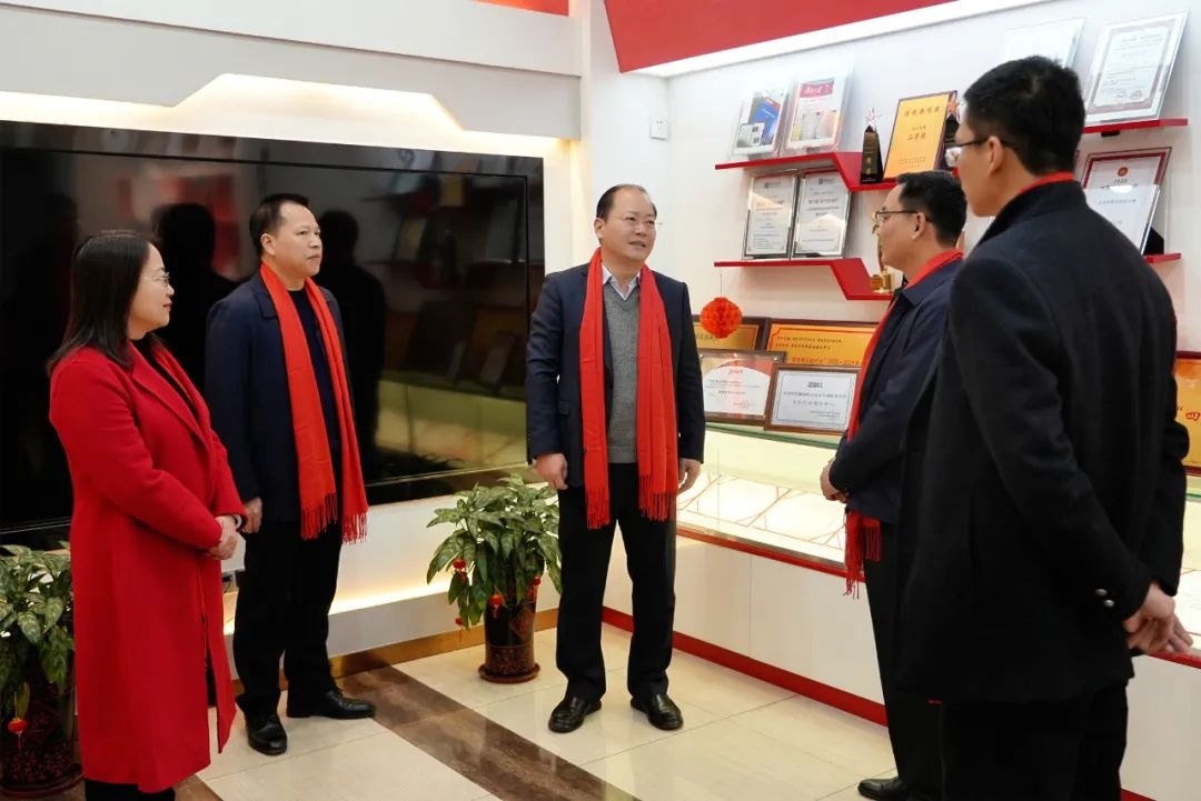 区委书记大年初一慰问坚守岗位者：背后有何深意？  第2张