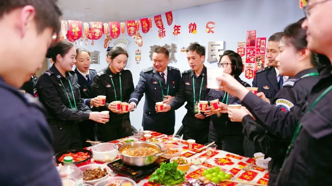 股份公司除夕夜送年夜饭!一线员工为何如在家般温暖?  第4张