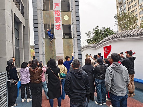 60斤装备背后的承诺！消防员如何用生命守护我们的安全？  第4张