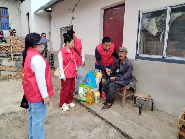 4月28日爱心大行动！沾益区多部门联合关爱农村老人？  第3张