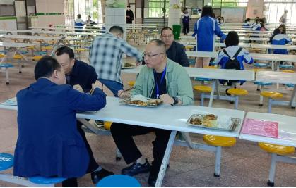 校园食品安全大检查！食材源头到餐桌全程追溯，隐患排查有多严？