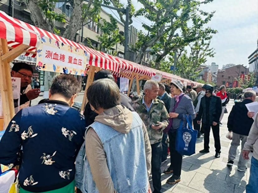 五一前夕上海这集市超火！便民健康科技公益齐聚，你去过吗？