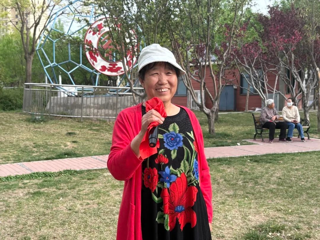 63 岁王淑珍退休后生活巨变？加入歌舞团背后藏着啥秘密