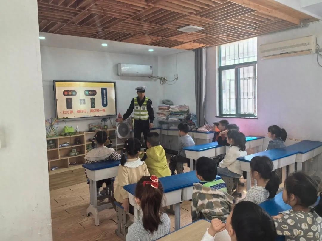 交通安全课走进幼儿园！小朋友们能学到啥？又有怎样的收获？