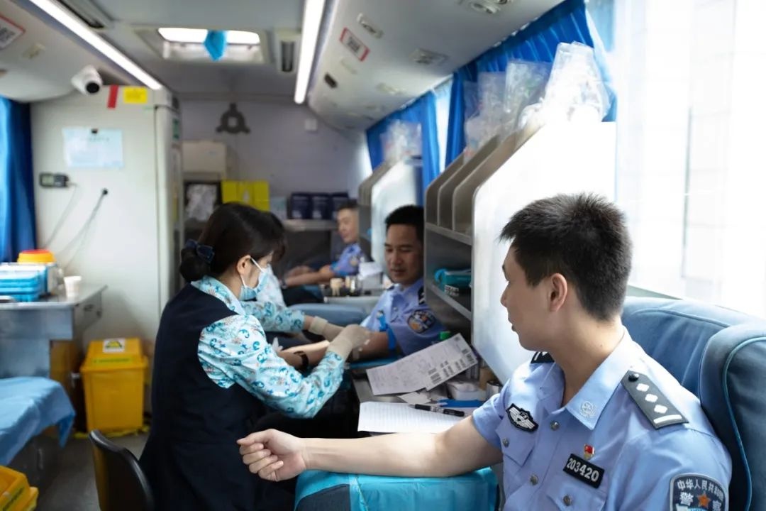 五四青年节！柳州公安青年民警辅警热血奉献，你还在等什么？  第3张