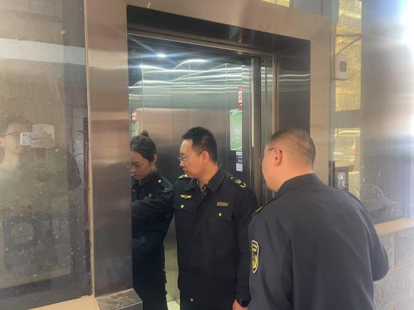 五一假期前鞍山道市场监督管理所对电梯安全检查有多严格？你知道吗  第3张