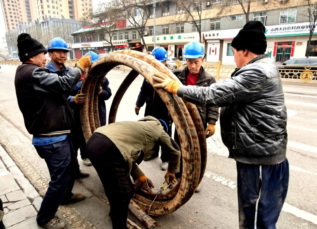 劳动创造幸福！环卫工人与建筑工人如何书写城市传奇？  第3张