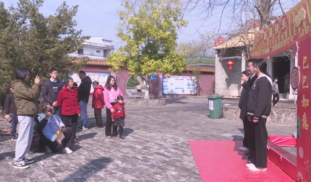 罗定市民如何用猜灯谜点亮春节？揭秘新春游园会的欢乐瞬间  第4张