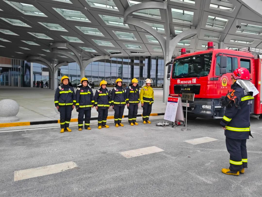 春节坚守岗位的火焰蓝战士：平凡中的伟大，你知道吗？  第2张