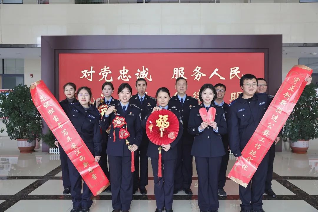 春节团圆时刻，安远公安辅警为何坚守岗位？他们的坚守背后藏着怎样的故事  第2张
