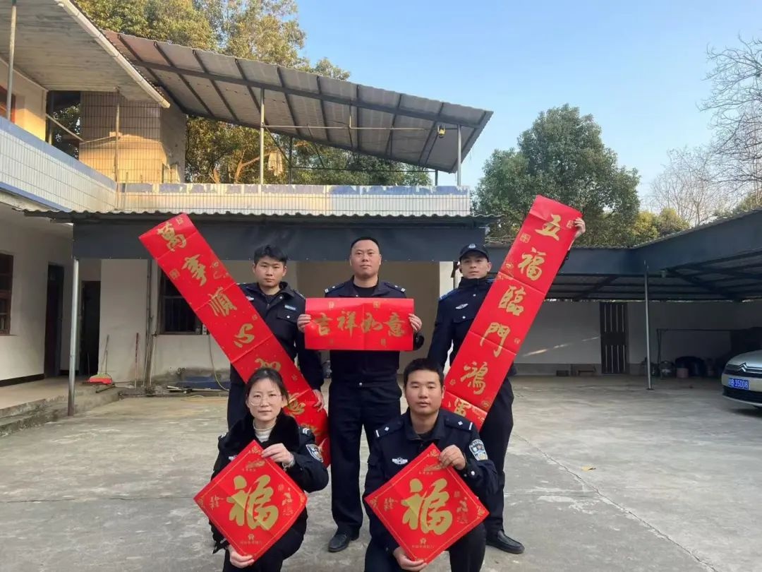 春节团圆时刻，安远公安辅警为何坚守岗位？他们的坚守背后藏着怎样的故事  第16张