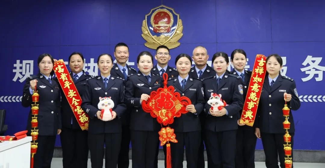 春节团圆时刻，安远公安辅警为何坚守岗位？他们的坚守背后藏着怎样的故事  第4张