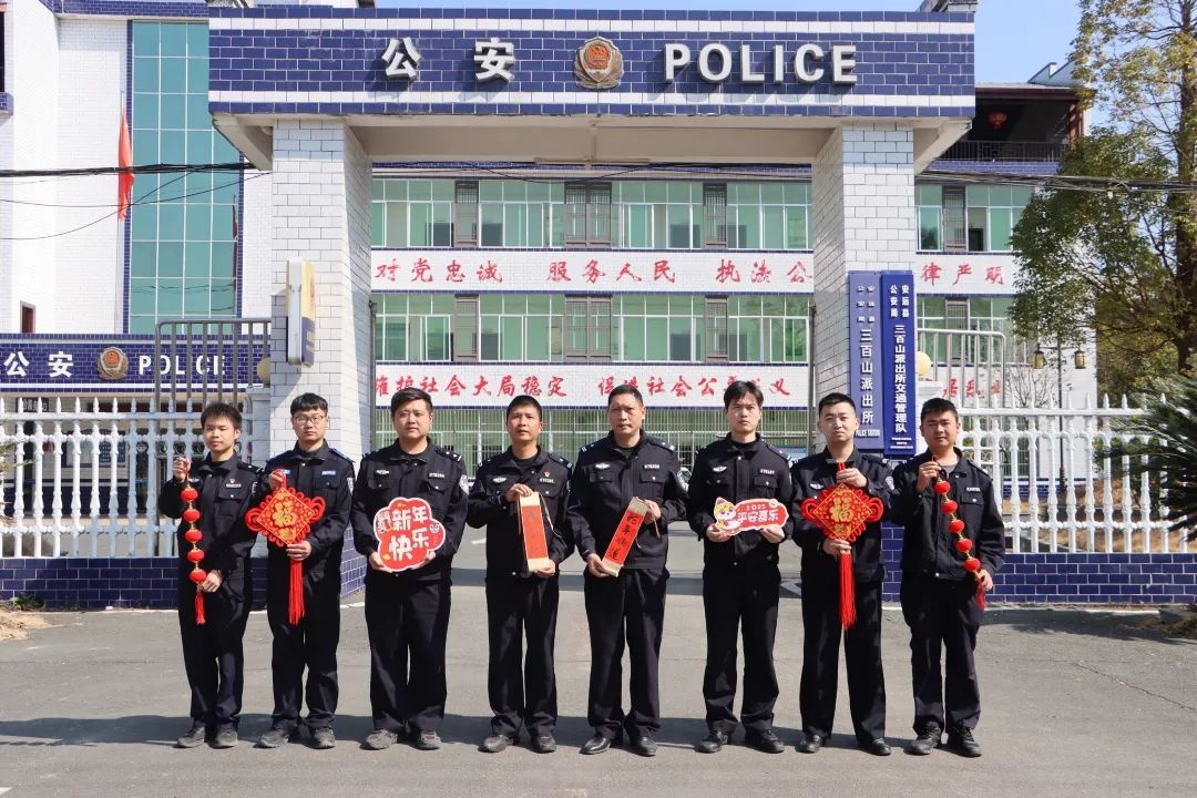春节团圆时刻，安远公安辅警为何坚守岗位？他们的坚守背后藏着怎样的故事  第8张