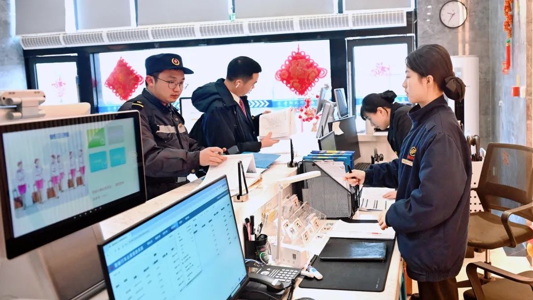 春节团圆时，谁在默默守护我们的归途？揭秘贵阳房建公寓段的坚守故事  第4张