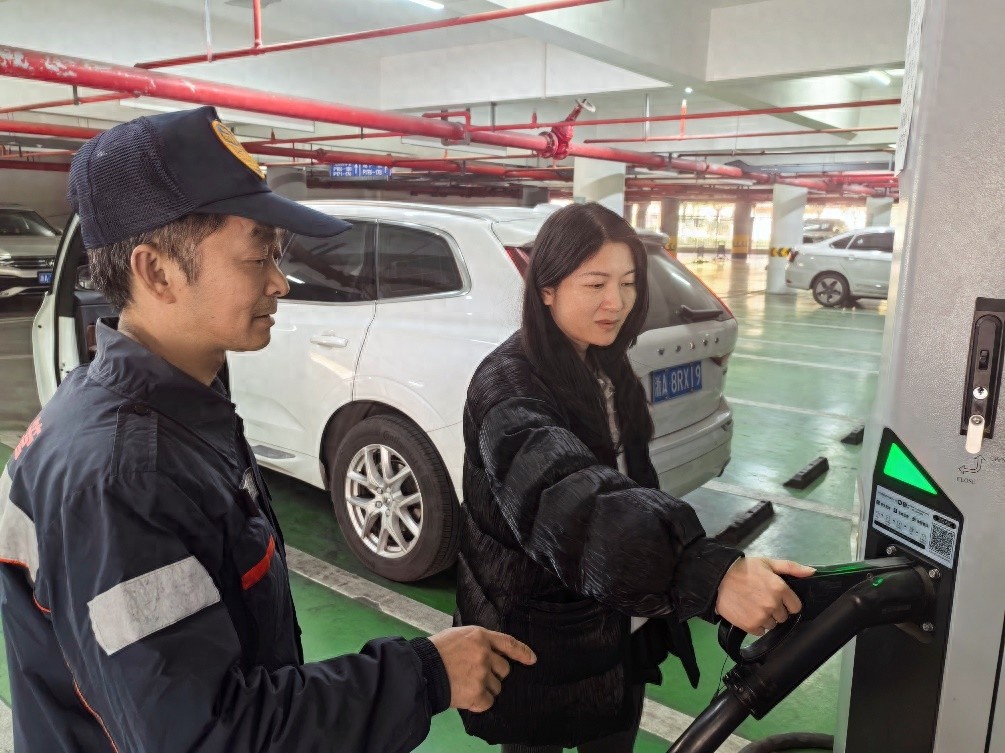 新年基层坚守者：你知道他们的付出吗？  第1张