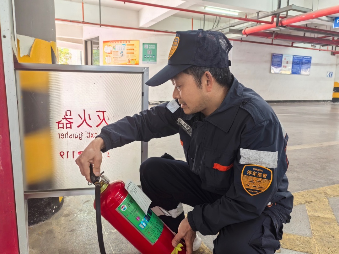 新年基层坚守者：你知道他们的付出吗？  第2张