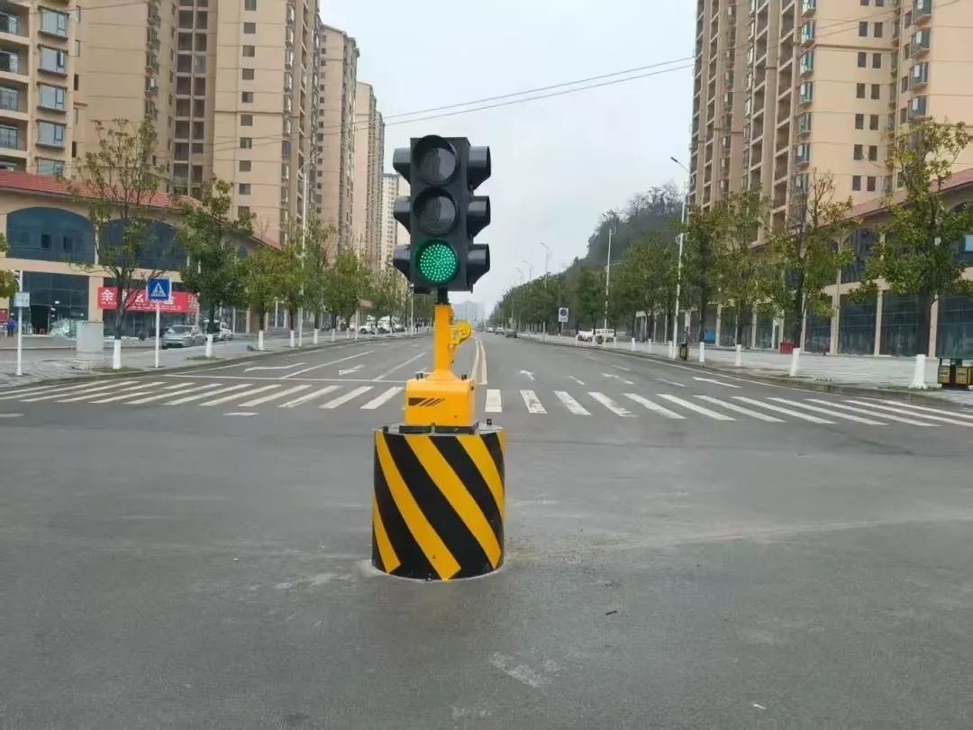 车来车往过马路提心吊胆? 新信号灯让居民安心!  第2张