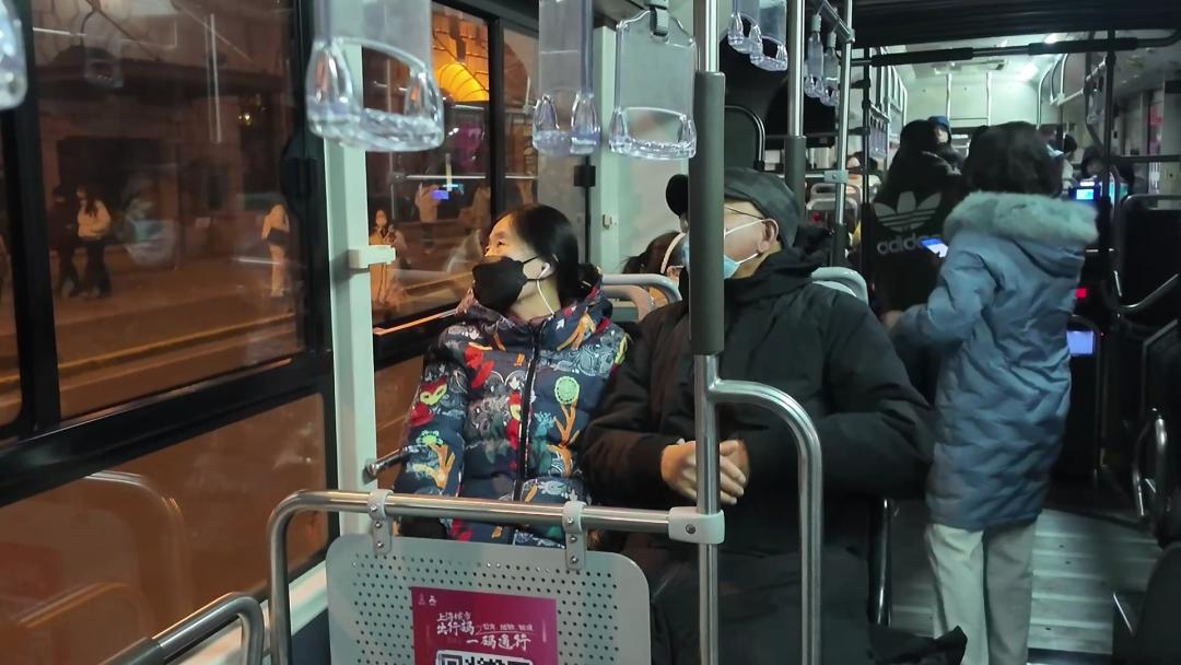 大年初一外滩人潮汹涌，71路公交如何应对突发客流高峰？  第5张