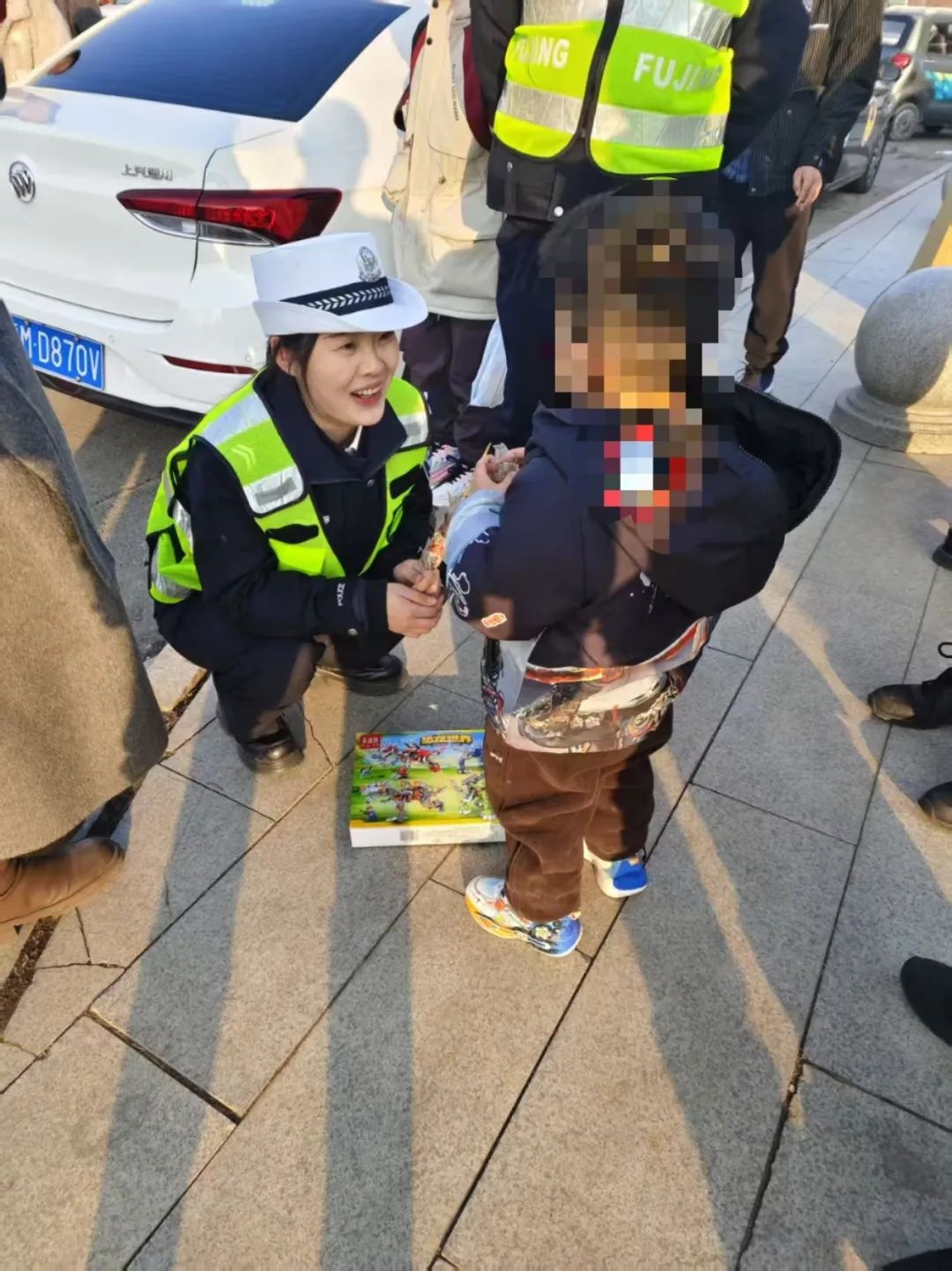 2025大年初一！芮城交警坚守岗位帮走失娃找家长，赞？  第2张