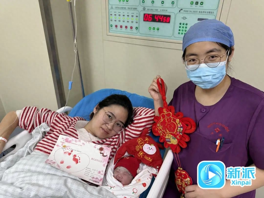 蛇年首日，潍坊妇幼保健院迎来首个蛇宝宝！你猜她有多重？  第1张