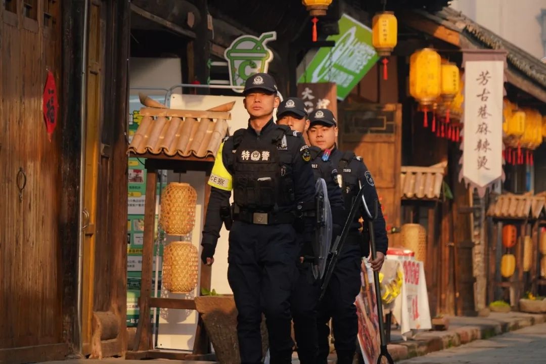 春节万家团圆时，谁在默默守护我们的平安？揭秘警色依旧的坚守故事  第2张