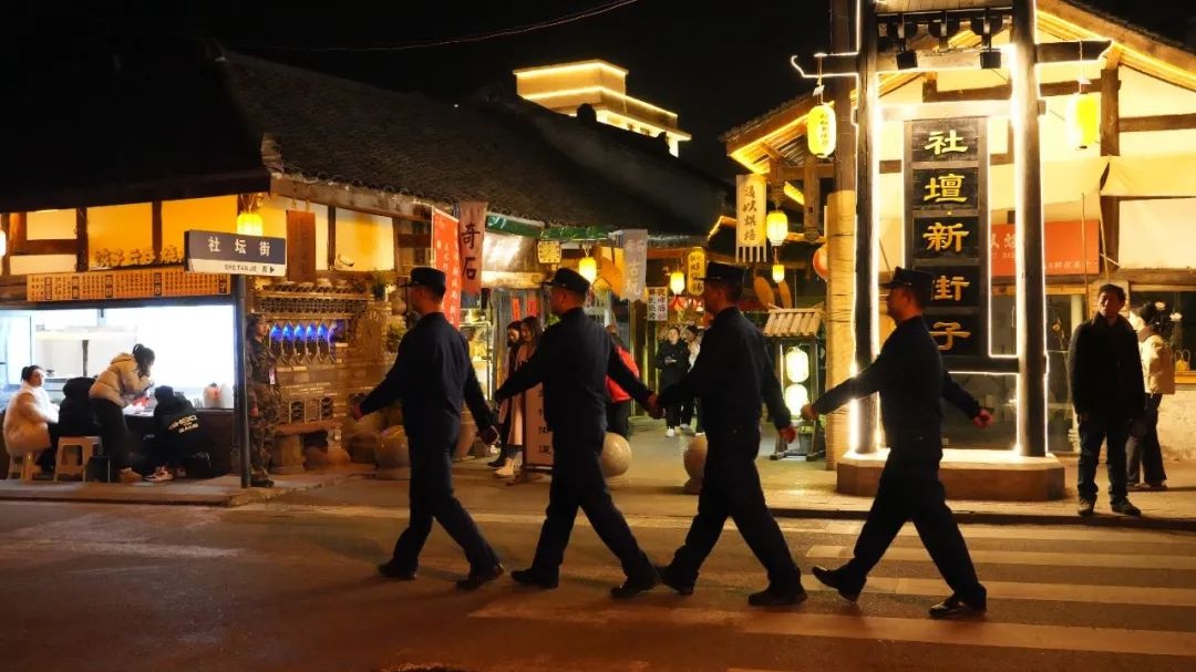 春节万家团圆时，谁在默默守护我们的平安？揭秘警色依旧的坚守故事  第14张