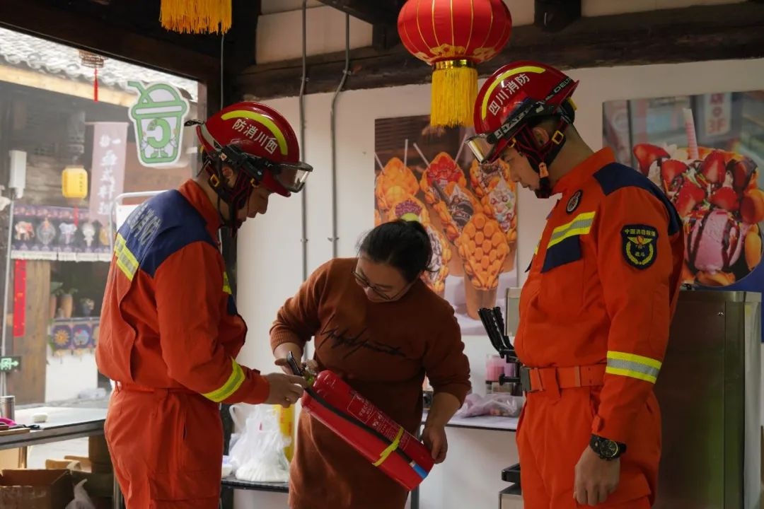 春节万家团圆时，谁在默默守护我们的平安？揭秘警色依旧的坚守故事  第16张