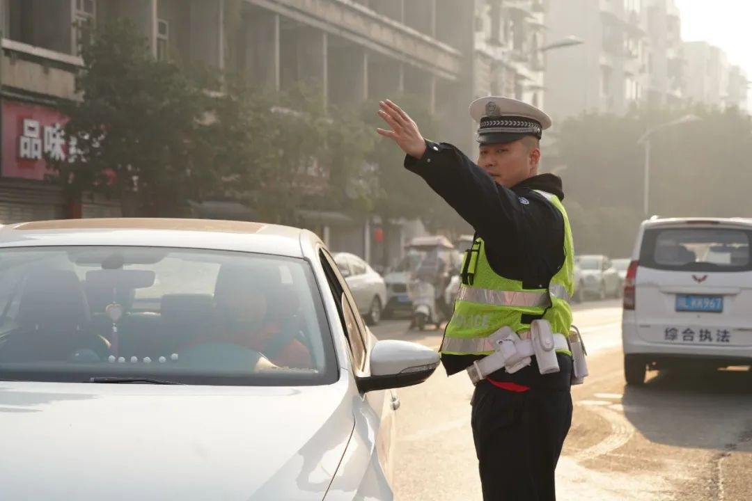 春节万家团圆时，谁在默默守护我们的平安？揭秘警色依旧的坚守故事  第3张