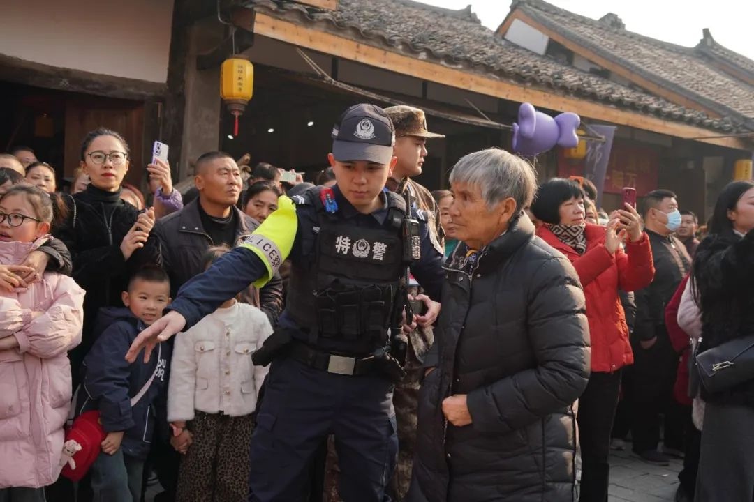 春节万家团圆时，谁在默默守护我们的平安？揭秘警色依旧的坚守故事  第4张