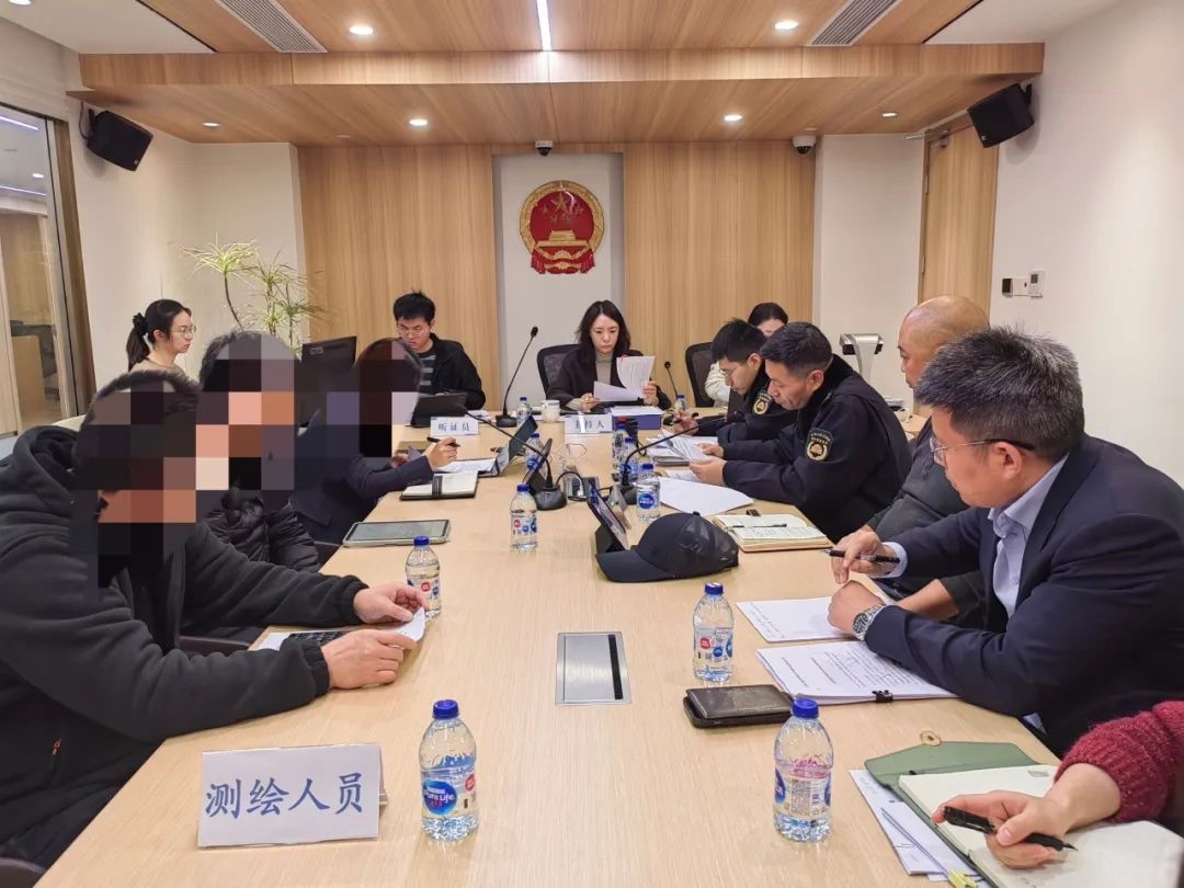 徐汇区司法局如何通过‘复议听证+’模式提升审理质效？揭秘智慧听证室的创新实践  第2张
