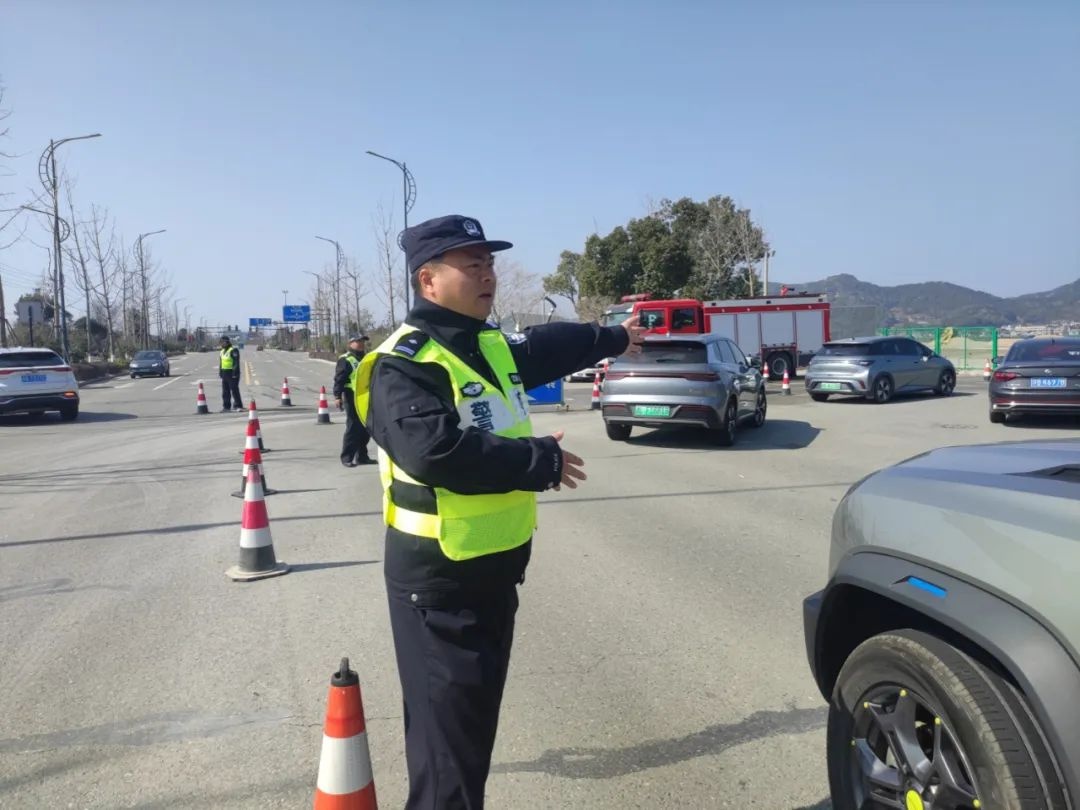 大年初二交通堵爆了！景区周边如何顺畅出行?  第4张