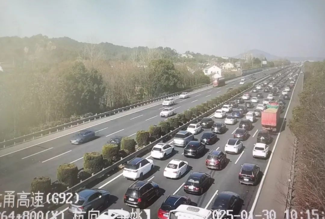 大年初二交通堵爆了！景区周边如何顺畅出行?  第7张