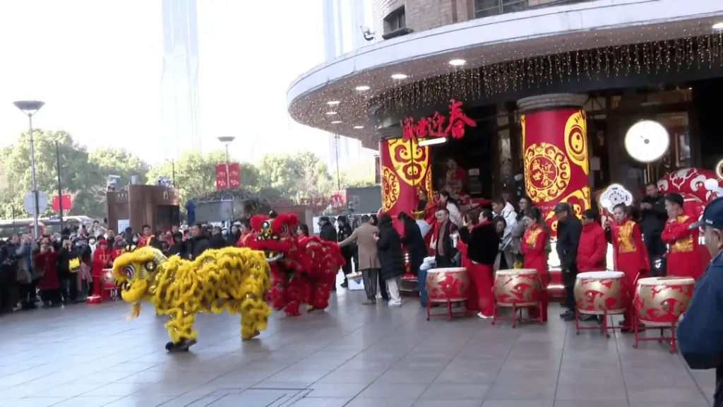 上海南京路步行街大年初一舞龙舞狮！你知道吗？  第2张